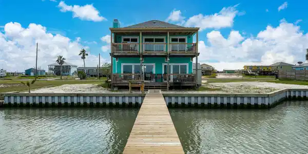 139 Lakeshore DR