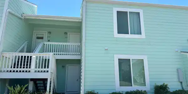 611 Lauderdale DR