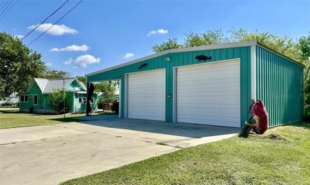 302 E Dallas Ave