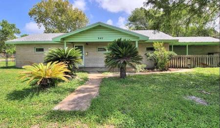 940 W Greenwood