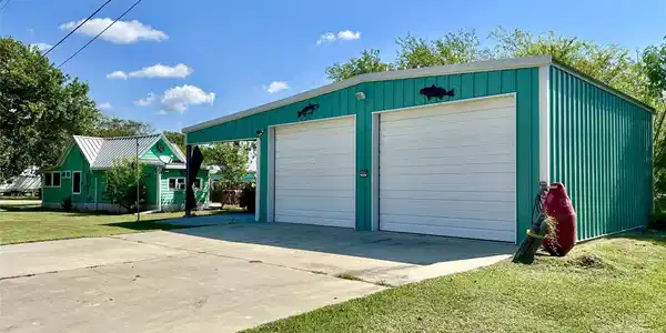 302 E Dallas Ave