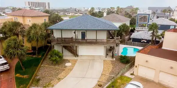 327 Sandhill CIR