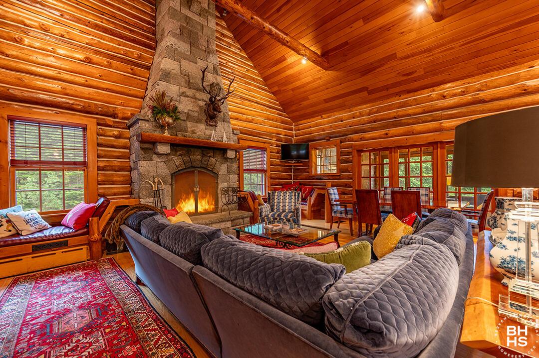 Image 4: LittleLoj_LR_L