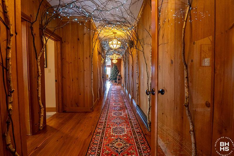 Image 3: HillsideCondoWithWhitefaceMountainViews_