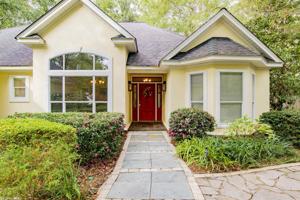 4 Greenbriar Ln