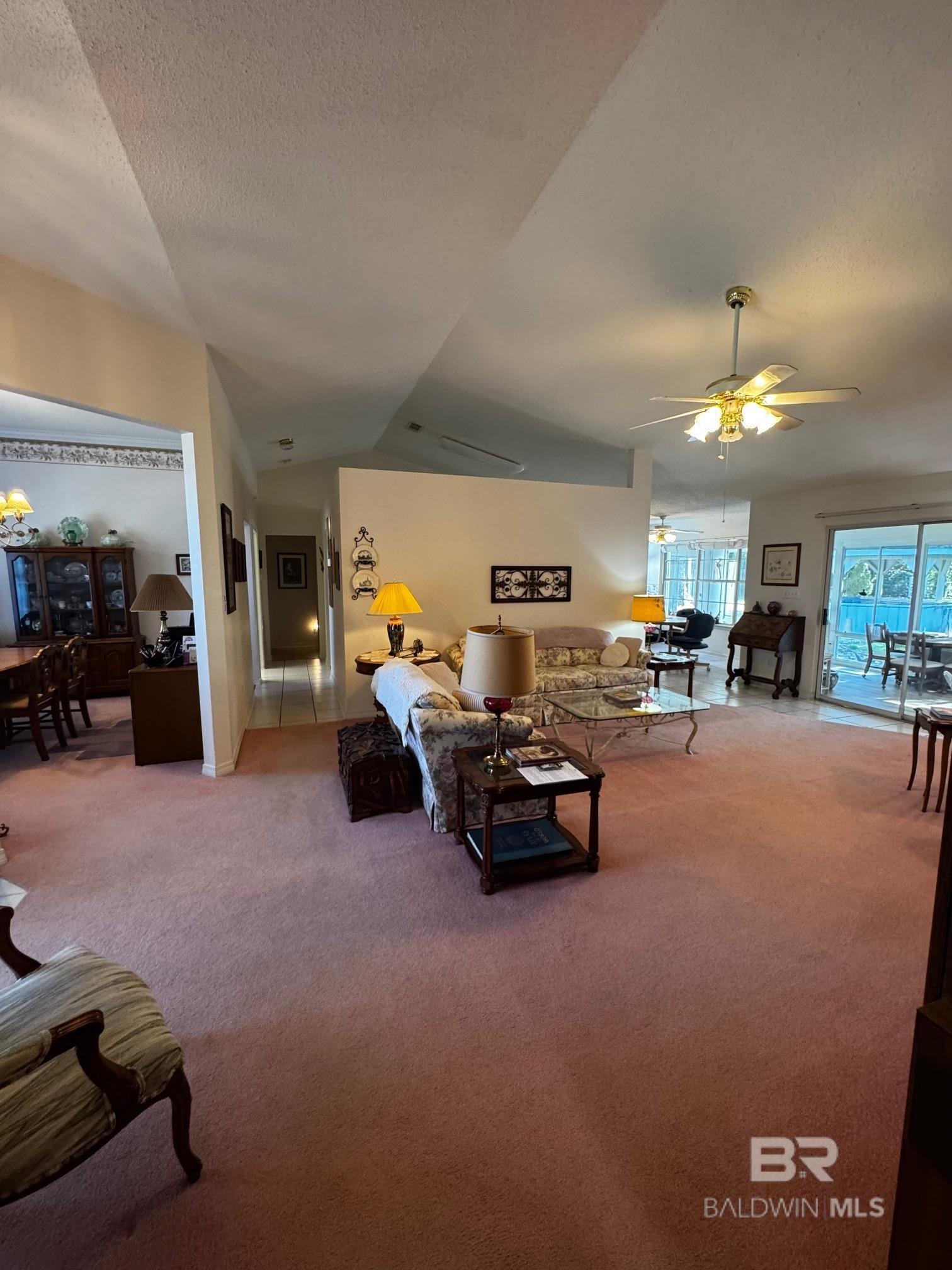 Image 4: Living Room