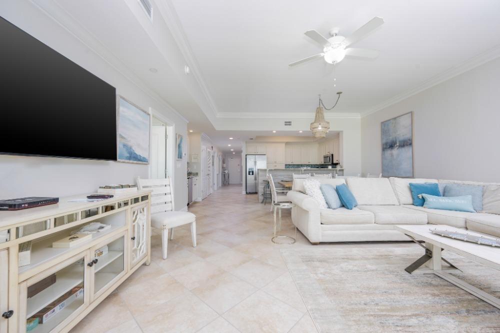 Image 3: Living Room