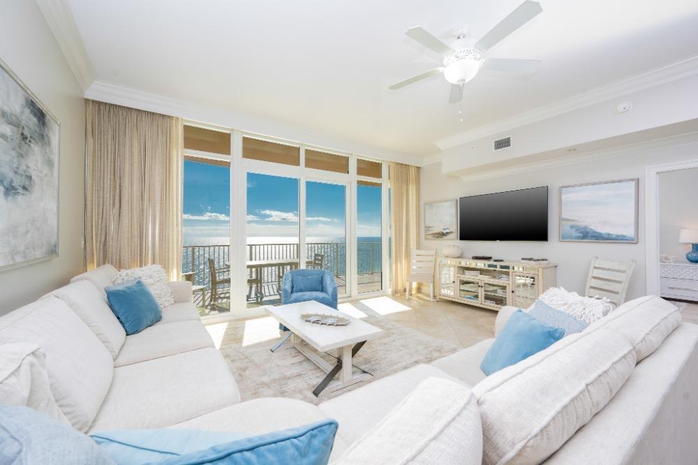 Image 4: Living Room