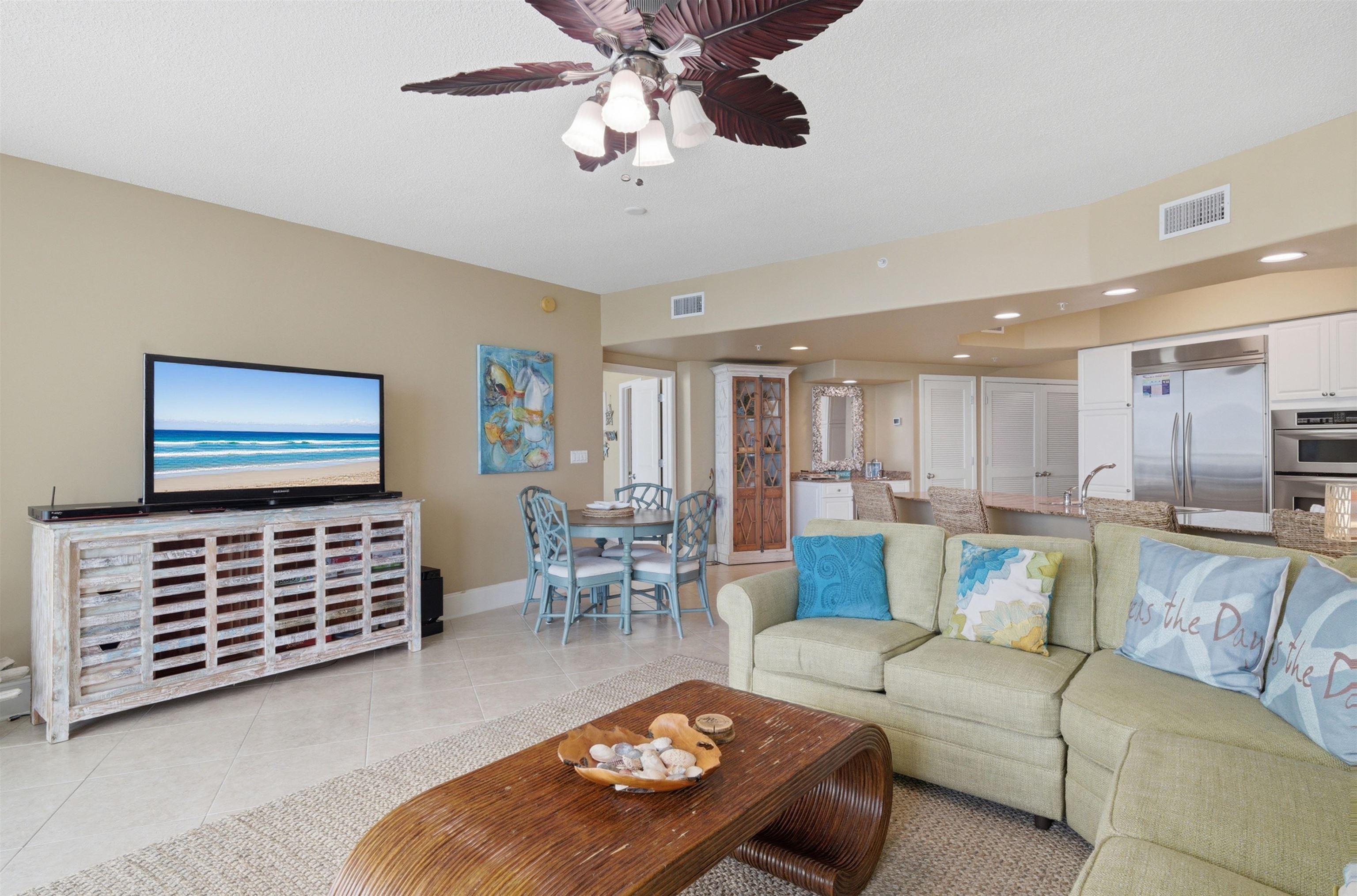 Image 4: Living Room
