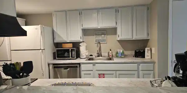 Image 2: Kitchen