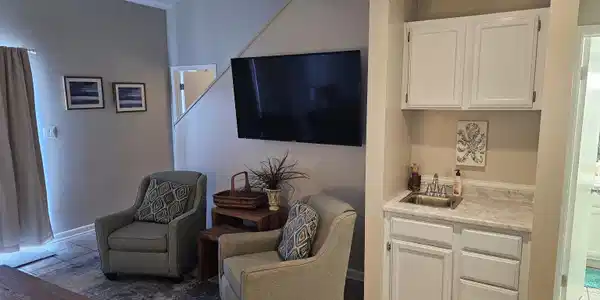Image 3: Living Room