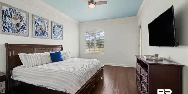 Image 4: Master Bedroom