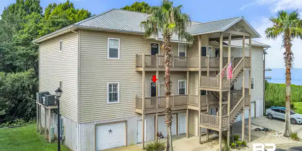 4 Yacht Club Dr