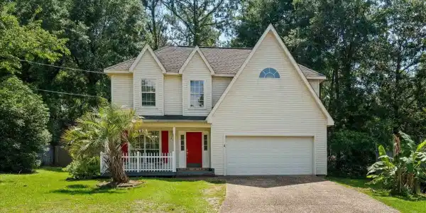 102 Buena Vista Circle South