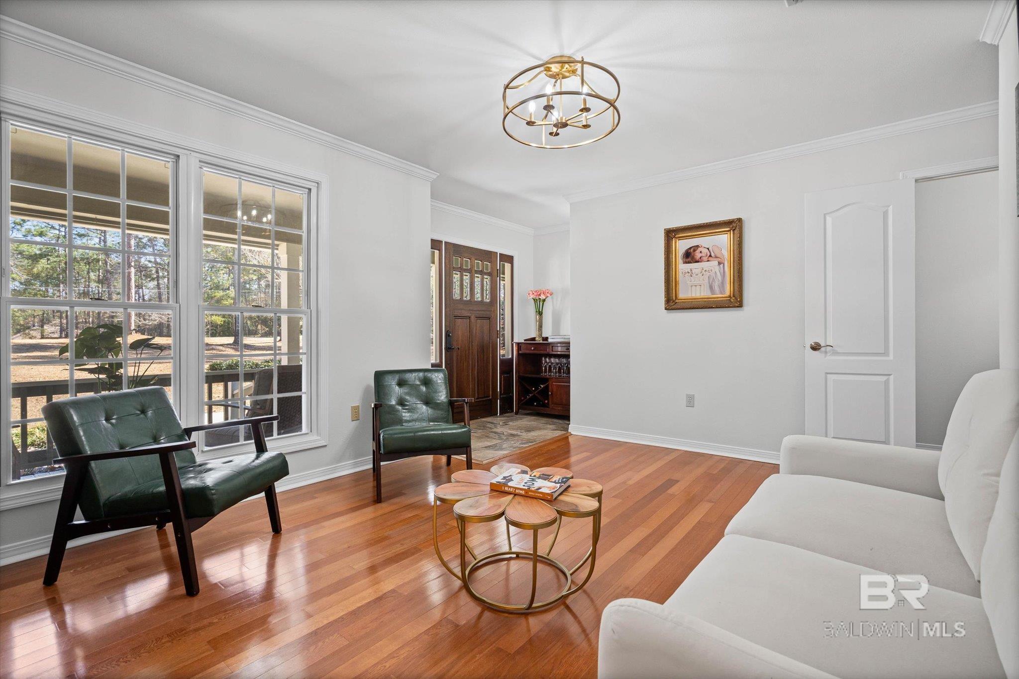 Image 3: Living Room