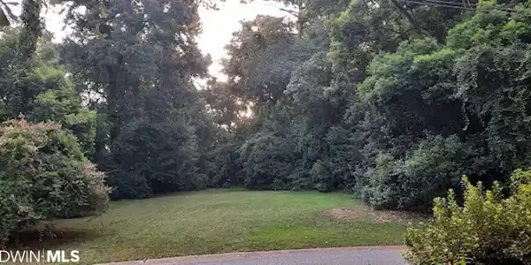 121 Confederate Drive