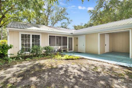 1218 Mockingbird Lane