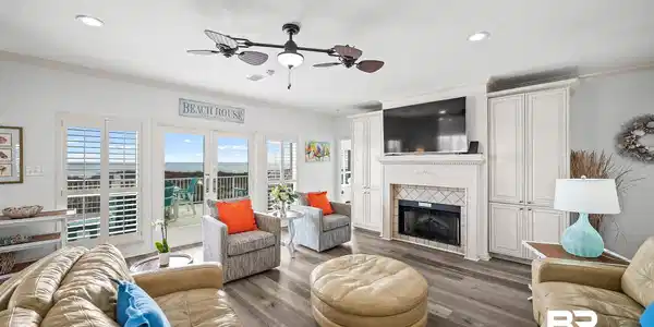 Image 4: Living room
