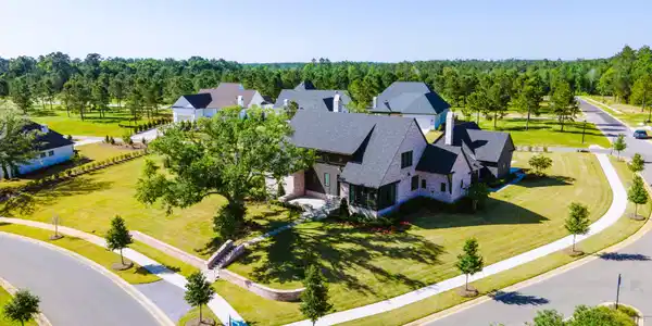 Image 4: Luxurious Homes