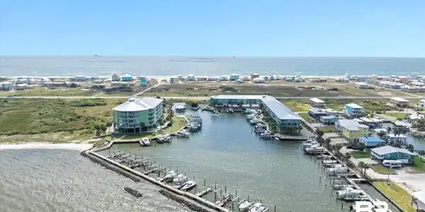 Image 2: Marina, Bay and Gulf
