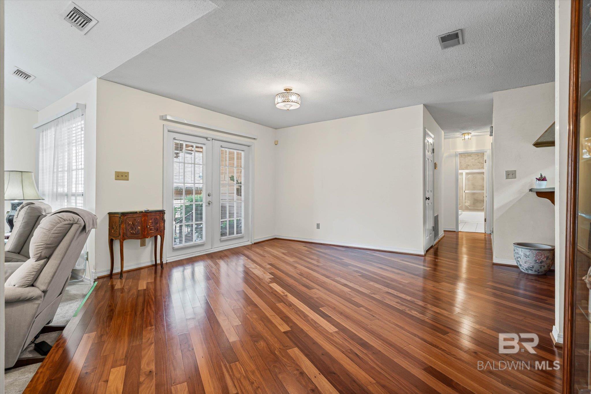 Image 2: Living Room