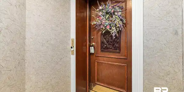 Image 4: Entrance to property