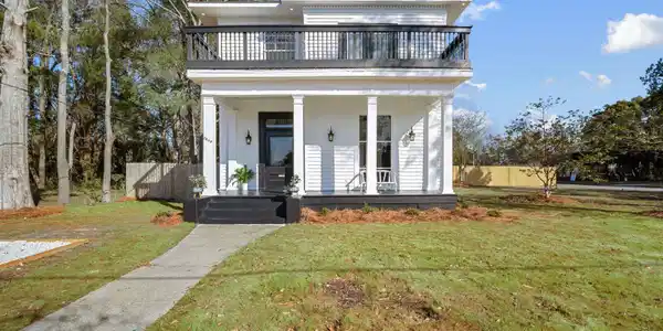 1902 Calmes Street
