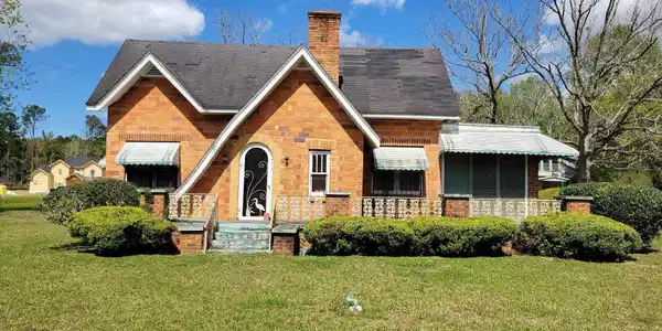 1303 Daphne Avenue
