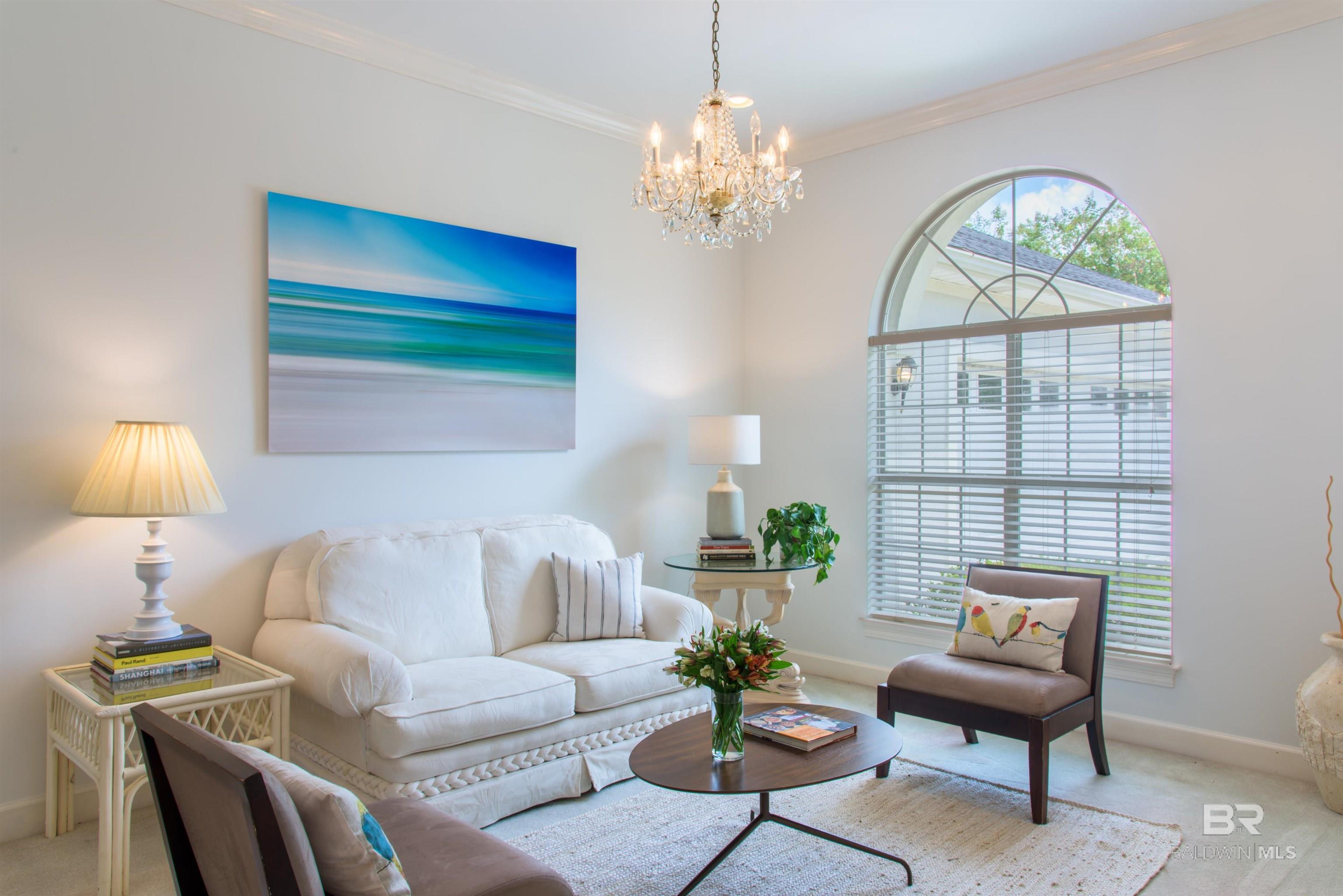 Image 4: Living Room