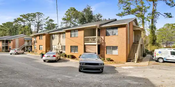 512 Lake Forest Boulevard