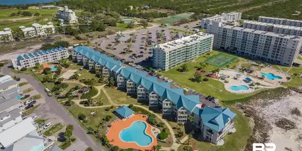 Image 4: Bird's eye view of a pool area