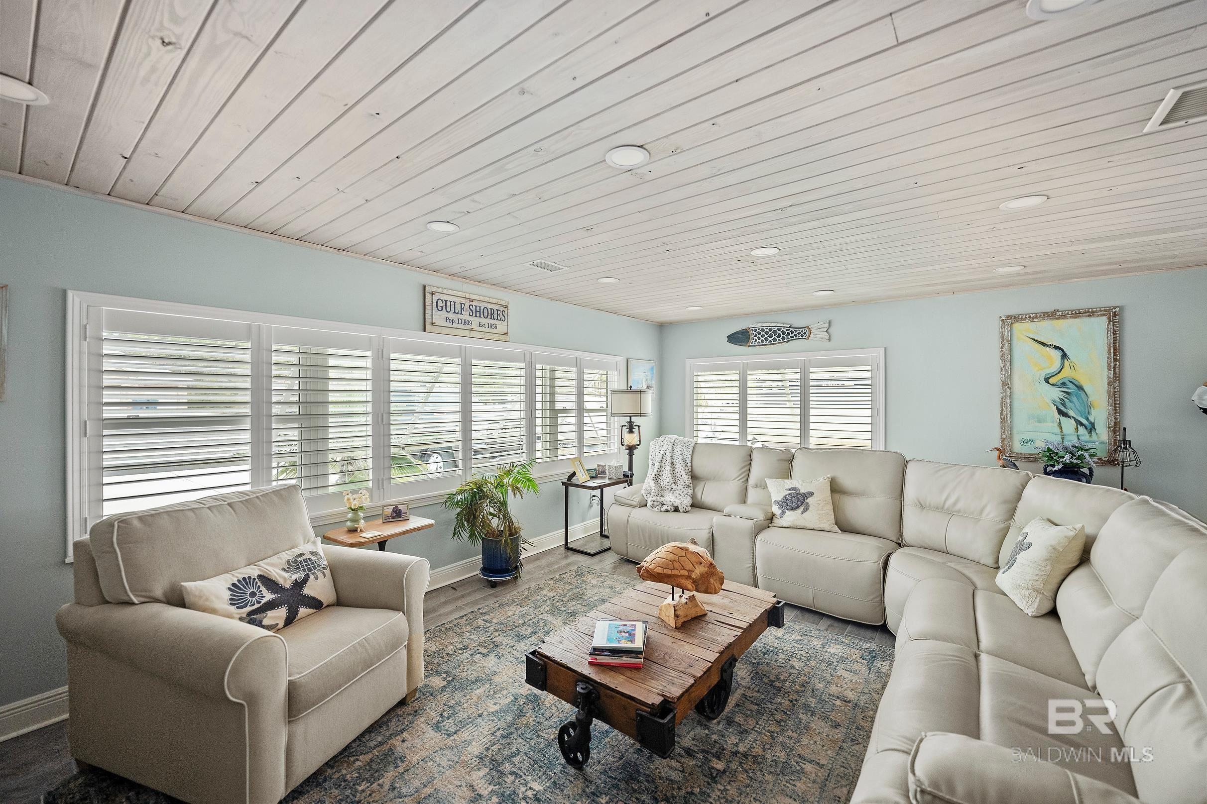 Image 3: Living Room