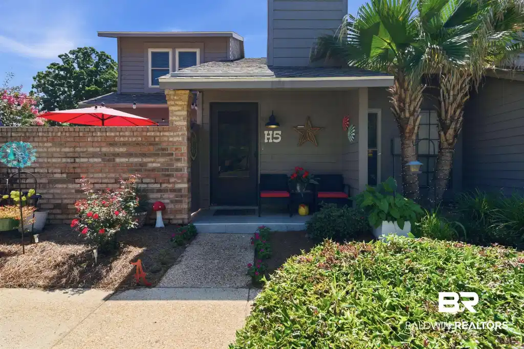 Image 1: Front Entry