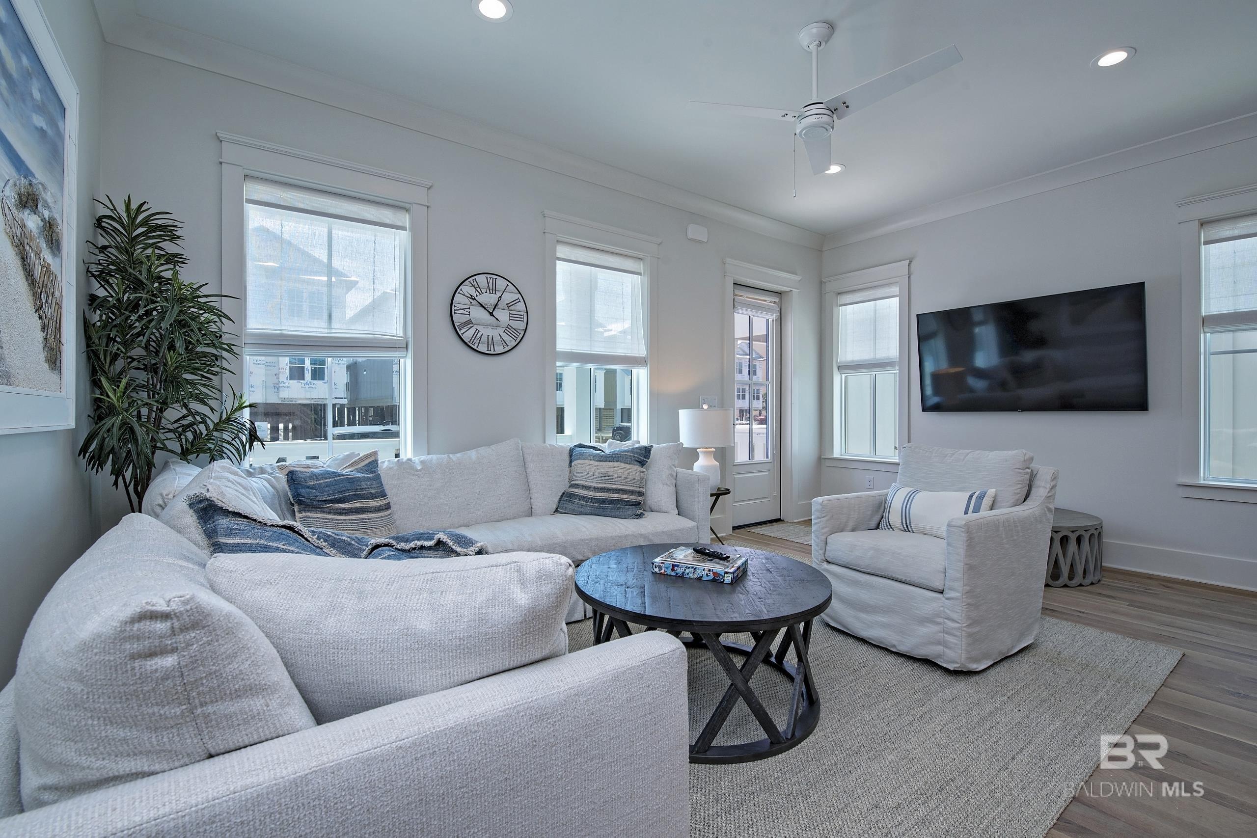 Image 3: Living Room