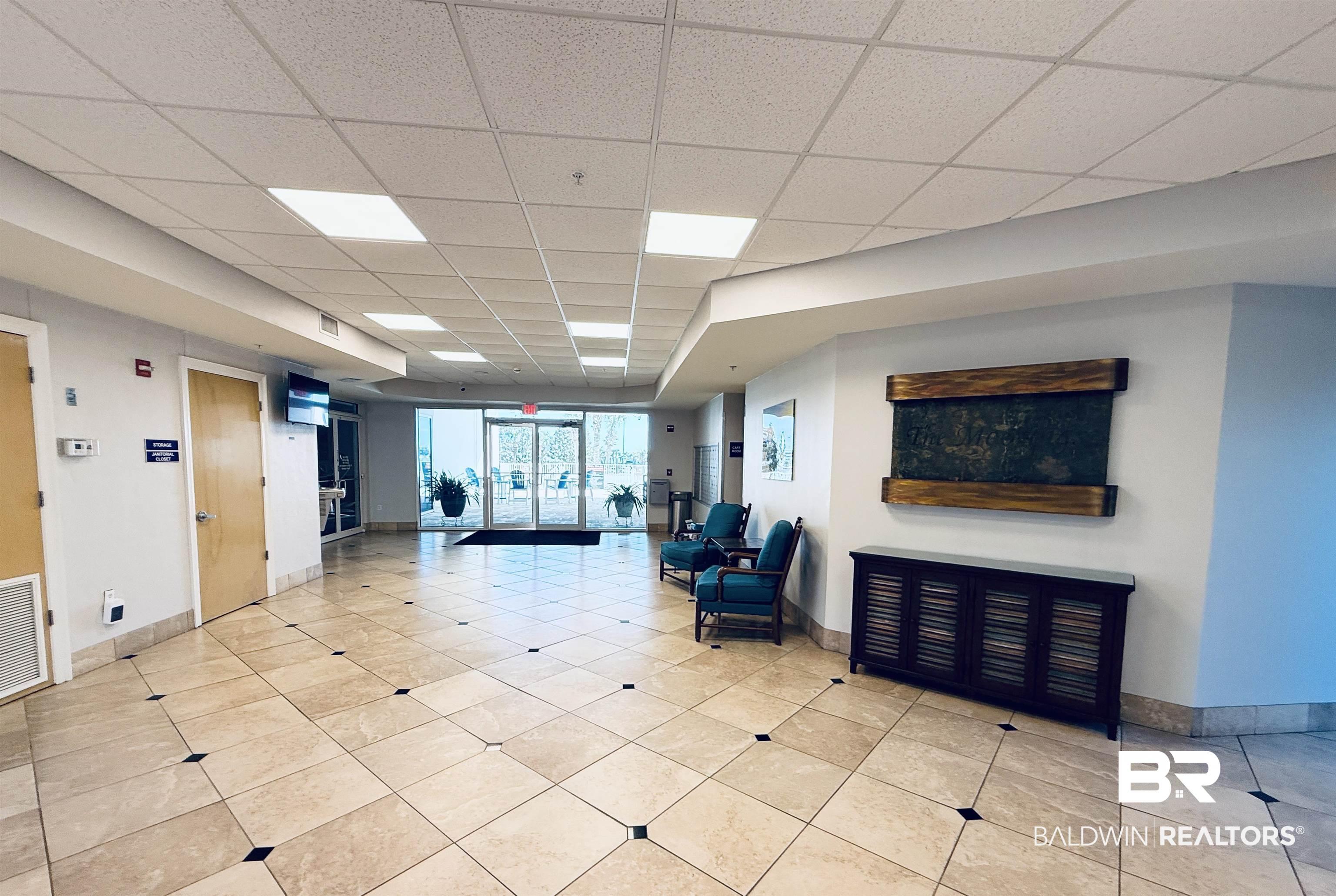 Image 4: Lobby with a paneled ceiling