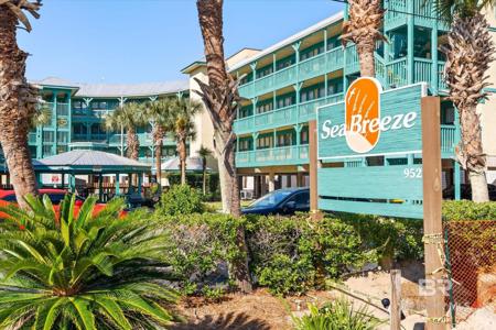 952 W Beach Boulevard
