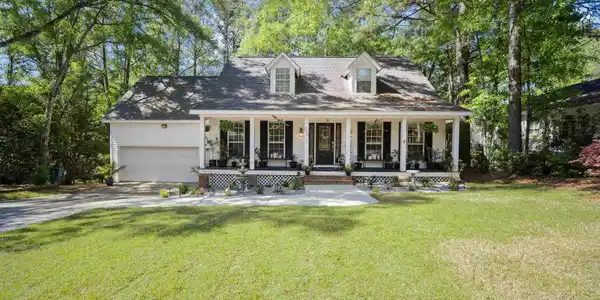 110 Lakeview Loop
