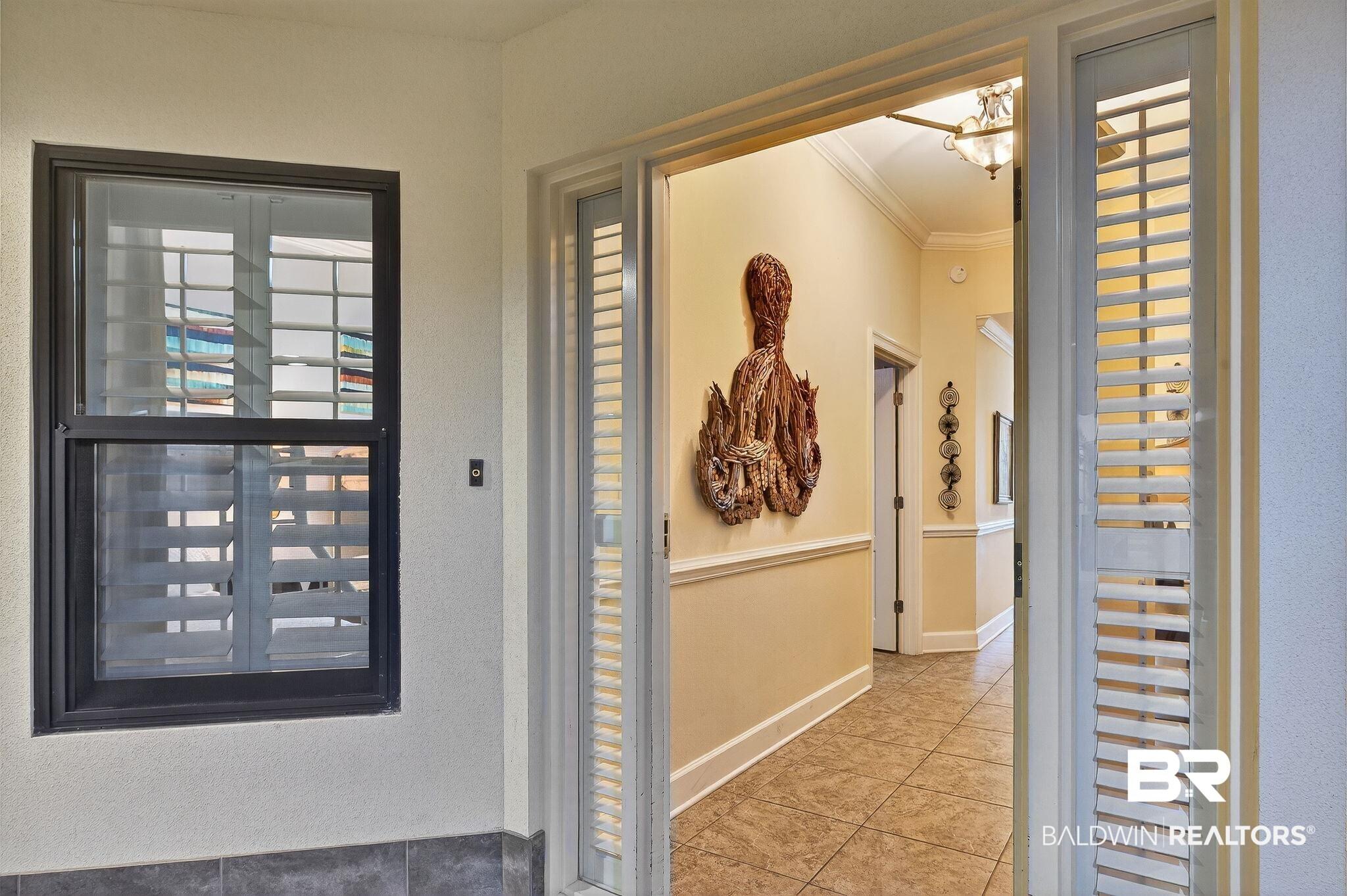 Image 4: Entrance to property