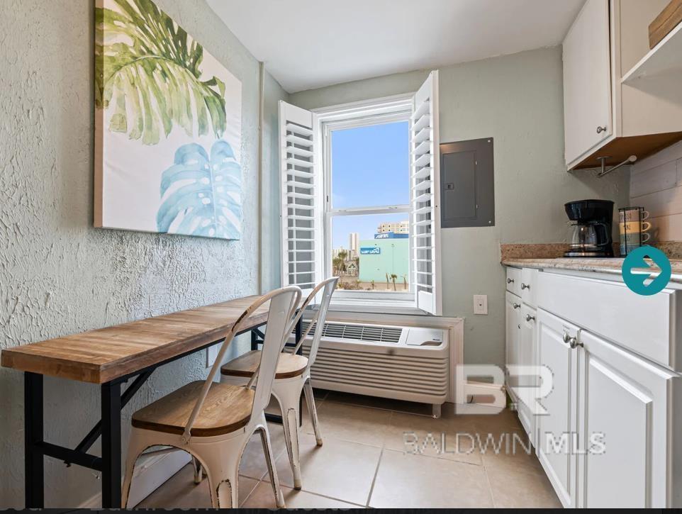 Image 4: Dining Area