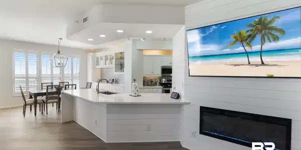 Image 3: Kitchen