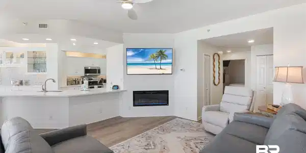 Image 4: Living room