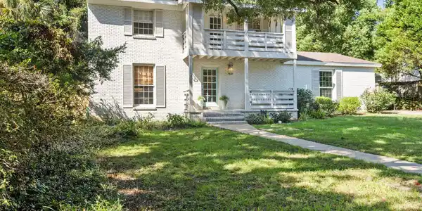 Image 4: Front