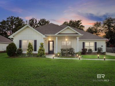 392 Nandina Loop