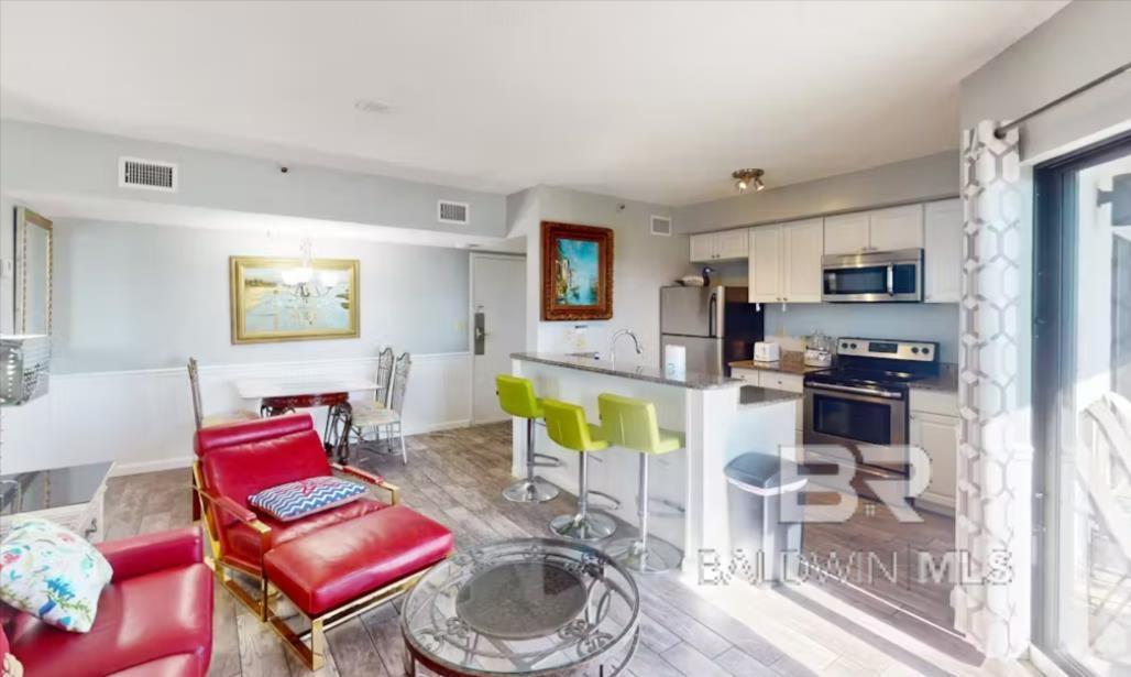 Image 3: Kitchen