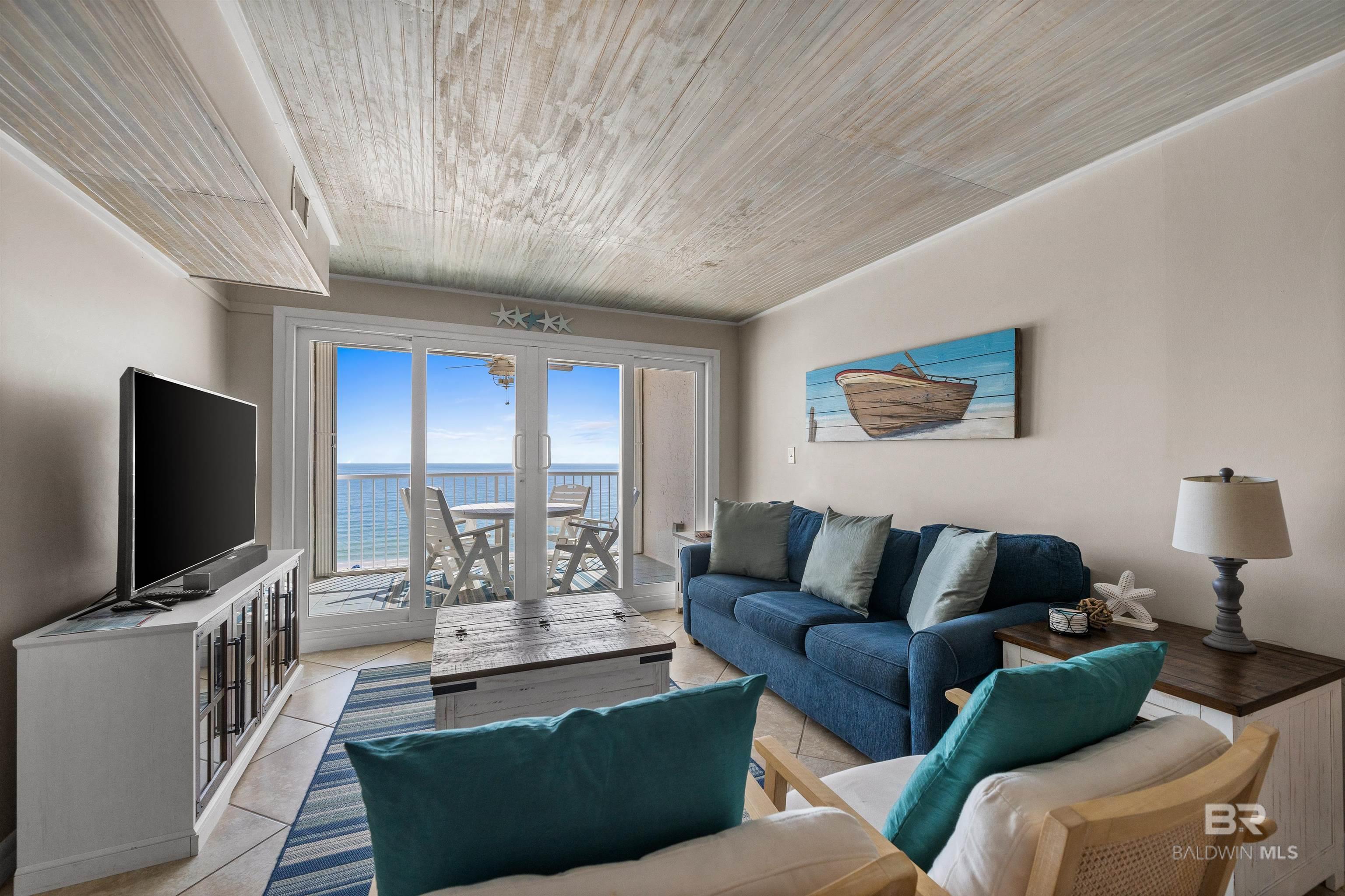 Image 3: Living Room