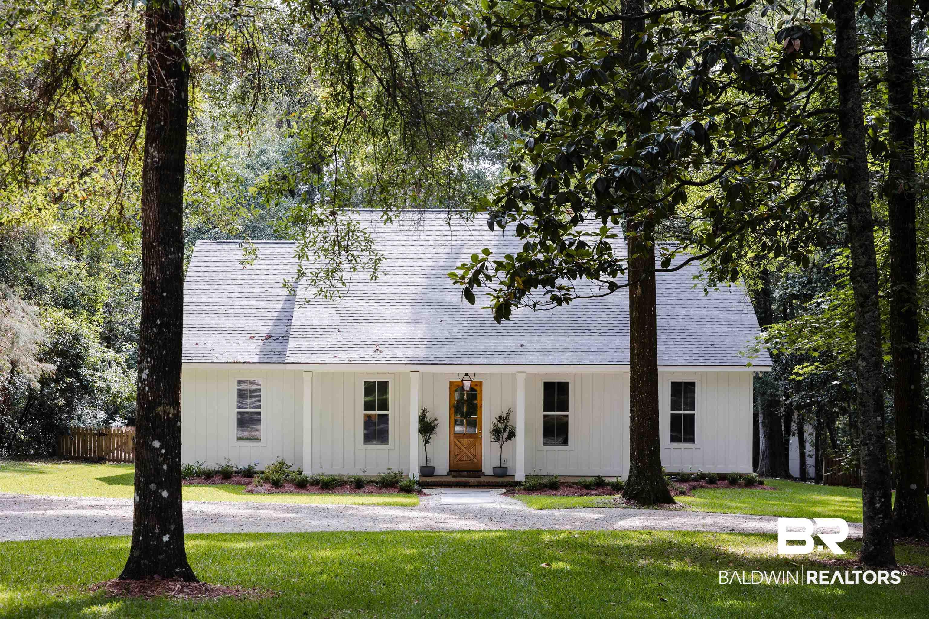 Image 2: Front of 3/2 home for sale in Montrose.