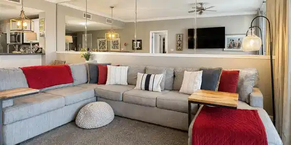 Image 3: Living Room