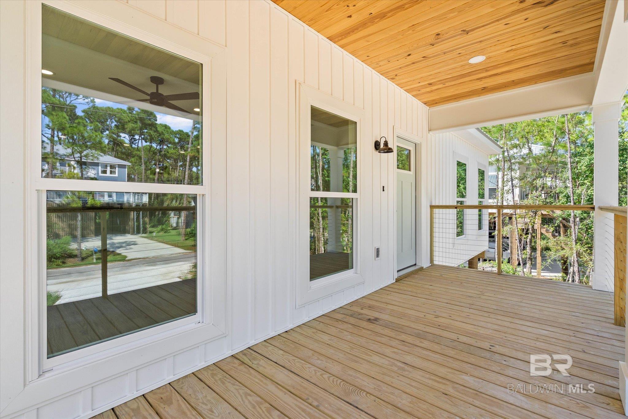 Image 3: Deck
