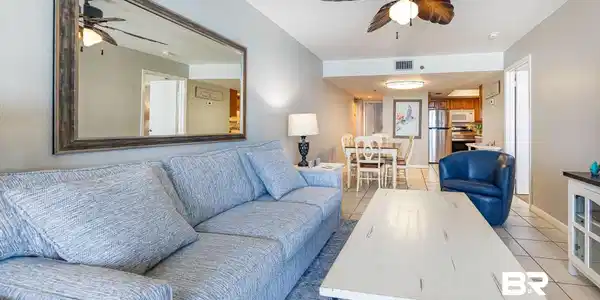 Image 3: Living room