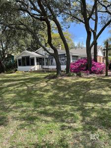 5215 Bay Drive